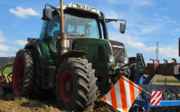 Projekt Wirtschaftlichkeitsanalyse und betriebliche Umweltoekonomie Traktor