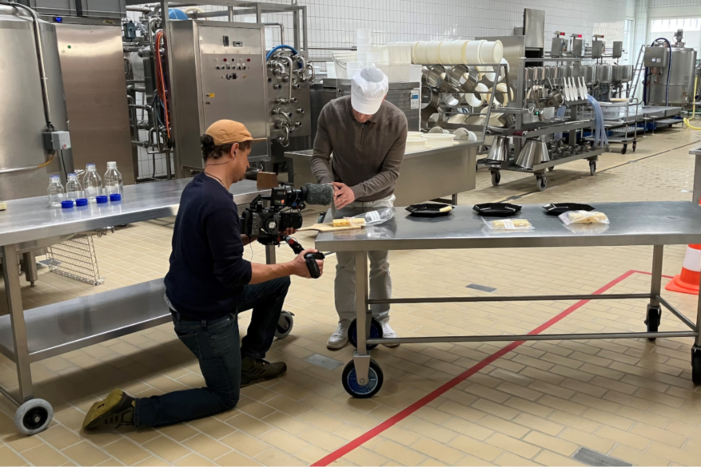 SRF-Einstein schaut hinter die Kulissen der Schweizer Käseproduktion
